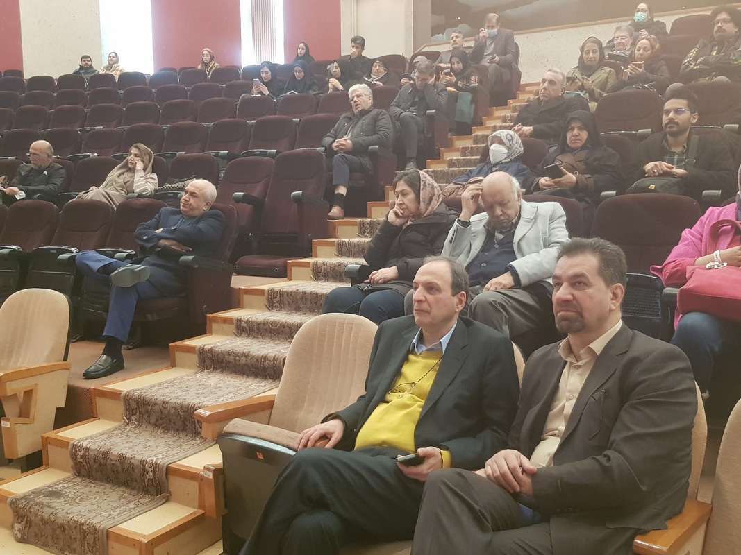  تقدیر رئیس انجمن علمی سالمند شناسی و طب سالمندان ایران از دکتر علیرضا نمازی بدلیل برگزاری موفق همایش سالمندی 