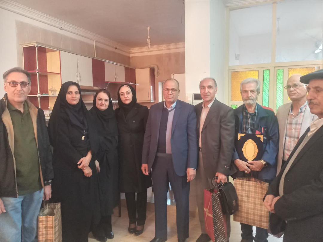با مشارکت شعبه استان کرمان آتیه سازان حافظ و کانون بازنشستگان تامین اجتماعی صورت گرفت :
تجلیل از برگزیدگان المپیاد ورزشی بازنشستگان تأمین اجتماعی 
