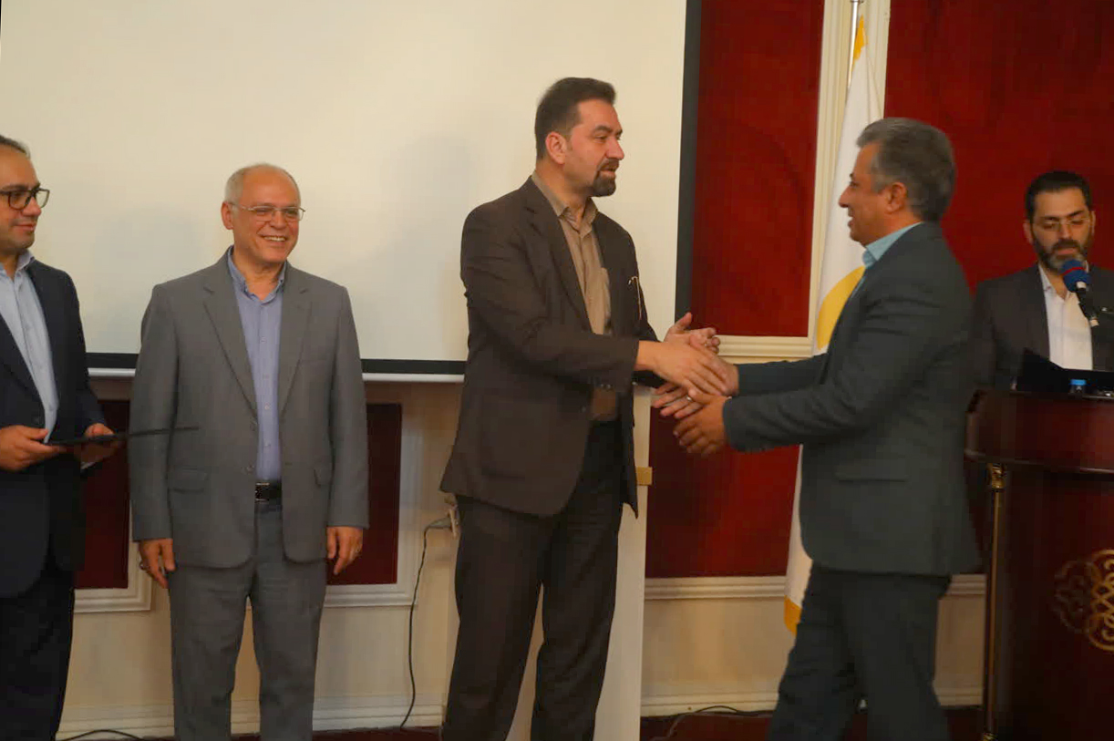 تقدیر از مدیران برگزیده آتیه سازان حافظ 