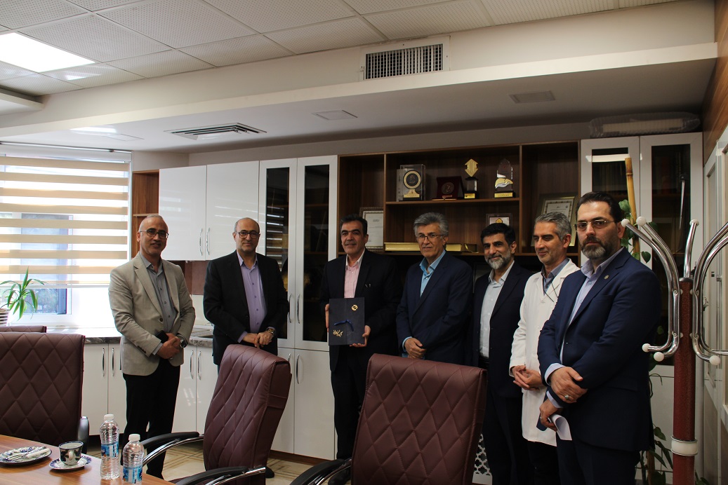 به مناسبت روزعلوم آزمایشگاه انجام شد:
بازدید مدیرعامل شرکت آتیه سازان حافظ از آزمایشگاه تشخیصی طبی قلهک 
