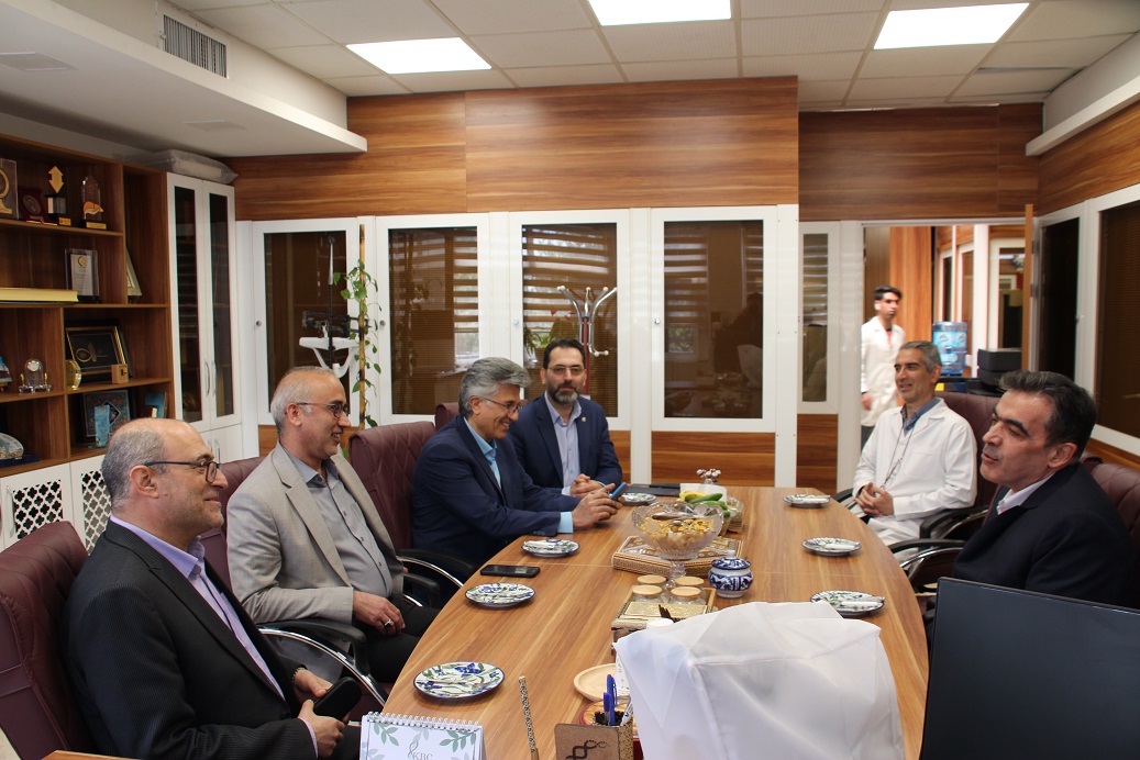 بازدید مدیرعامل شرکت آتیه سازان حافظ از آزمایشگاه تشخیصی طبی قلهک 
