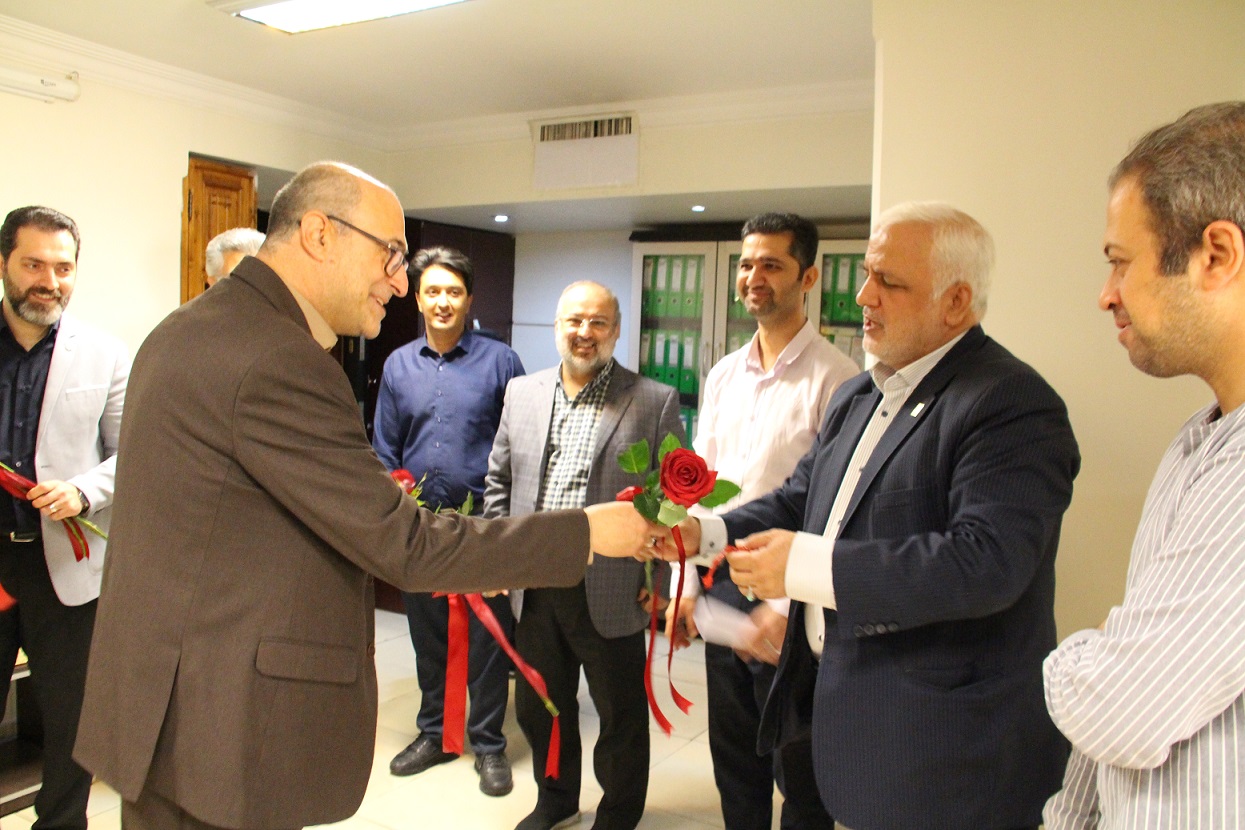 دیدارصمیمانه مدیرعامل آتیه سازان حافظ با کارکنان مدیریت منابع انسانی ستاد مرکزی/ به مناسبت روز ملی منابع انسانی