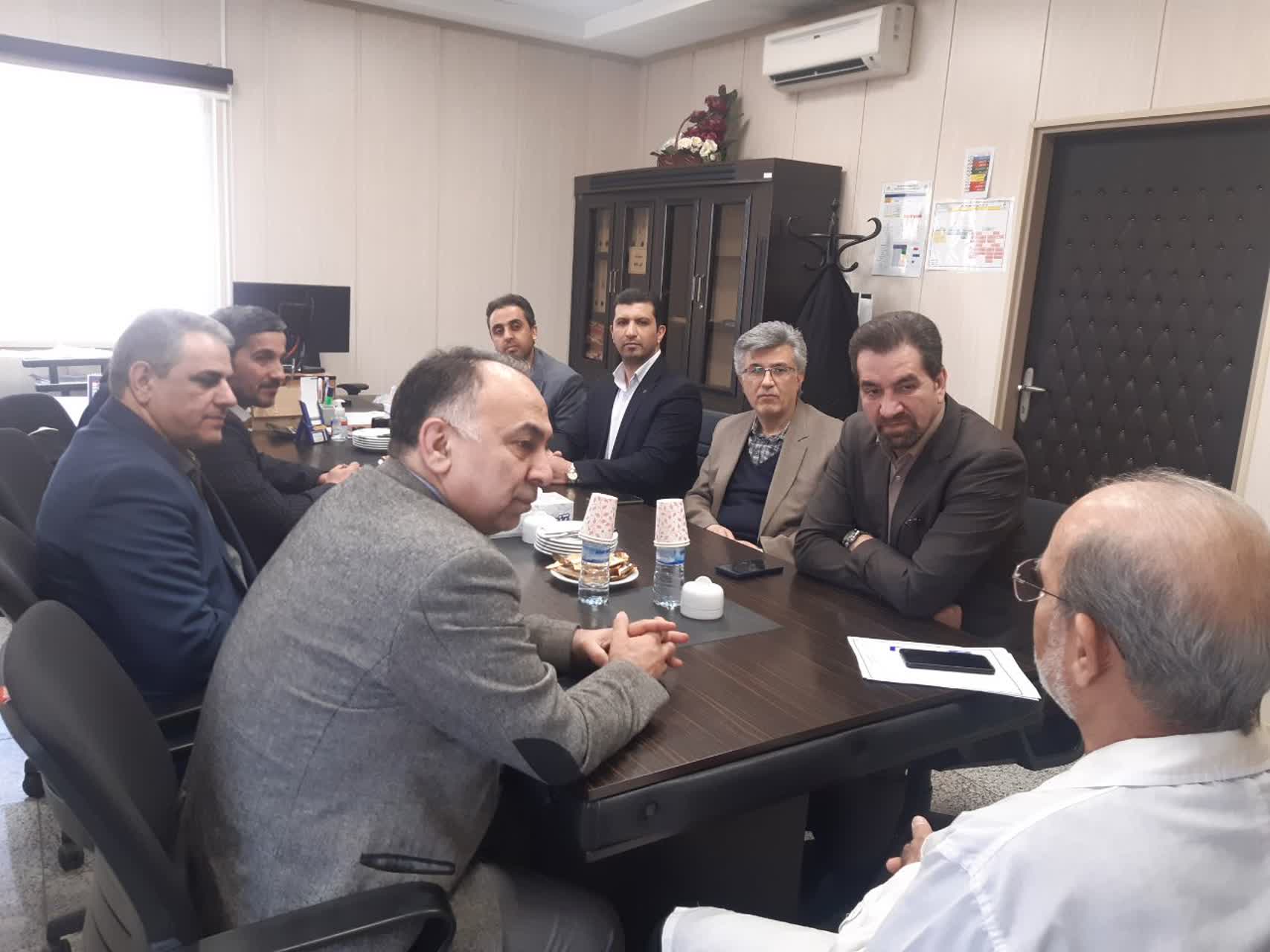 بازدید دکتر نمازی از مراکز درمانی طرف قرارداد آتیه سازان حافظ در استان زنجان