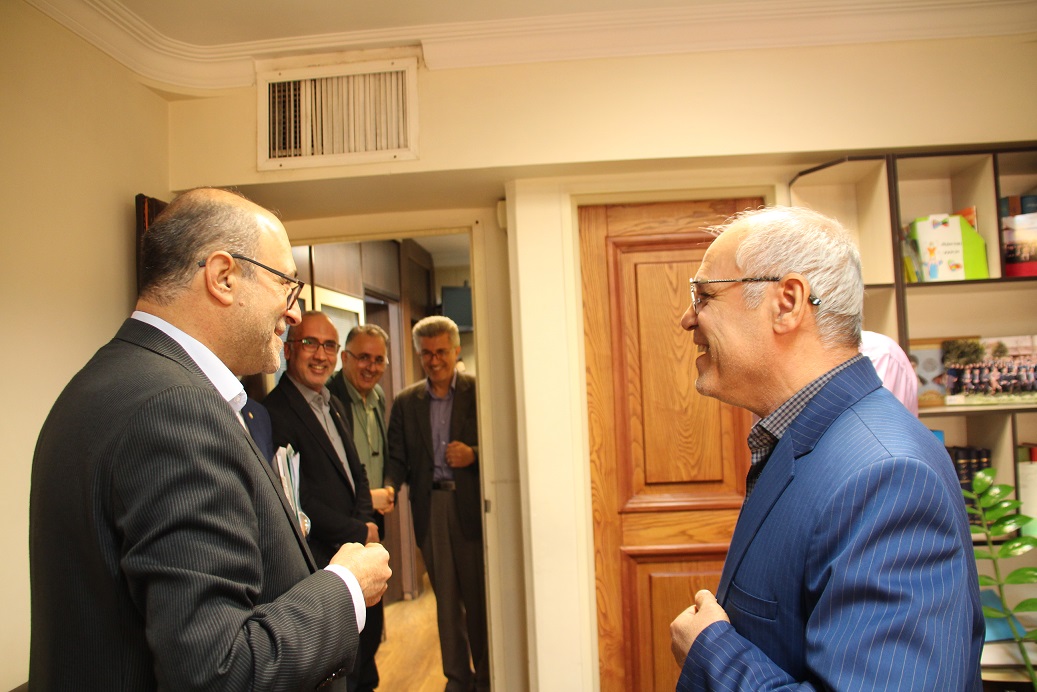 گزارش تصویری / بازدید دکتر رنجبران از واحدهای ستاد مرکزی آتیه سازان حافظ
